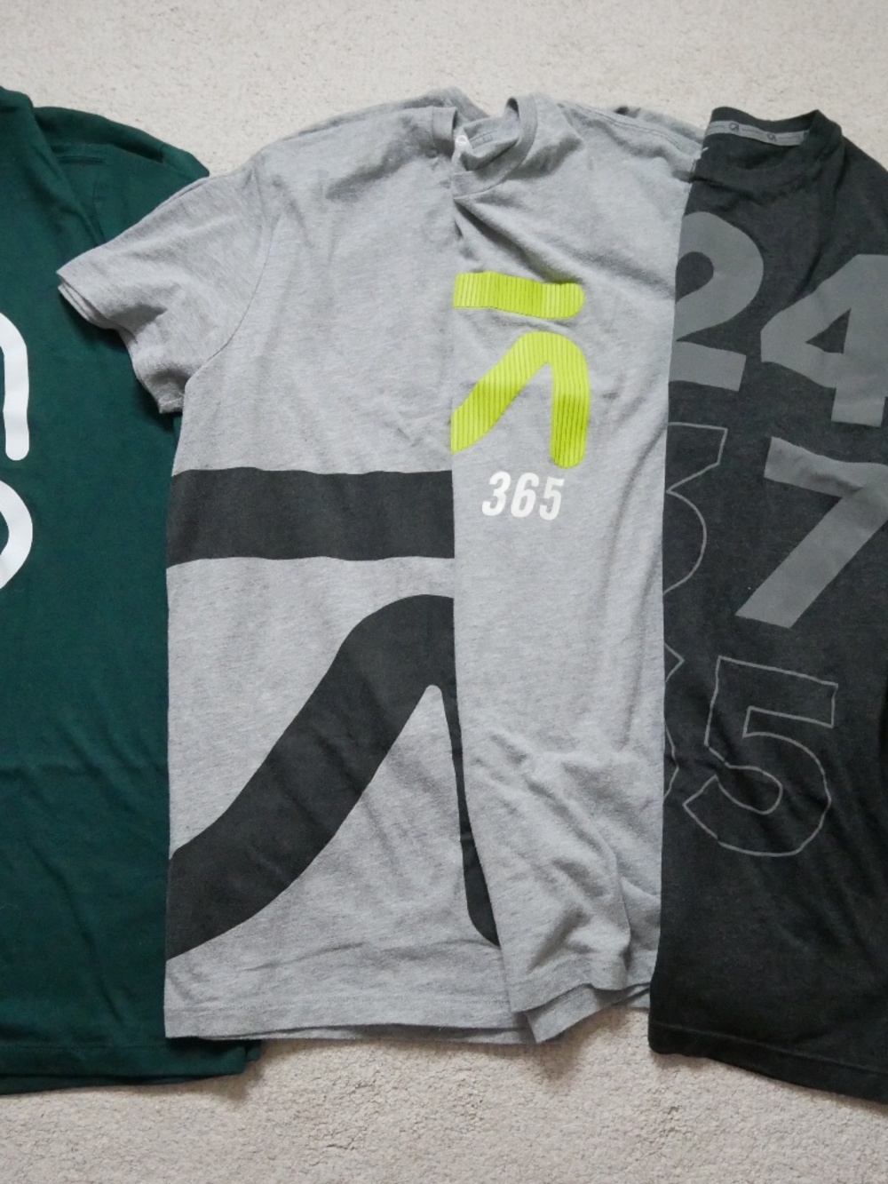 Lot of 4 men's GAP Fit exercise t-shirts